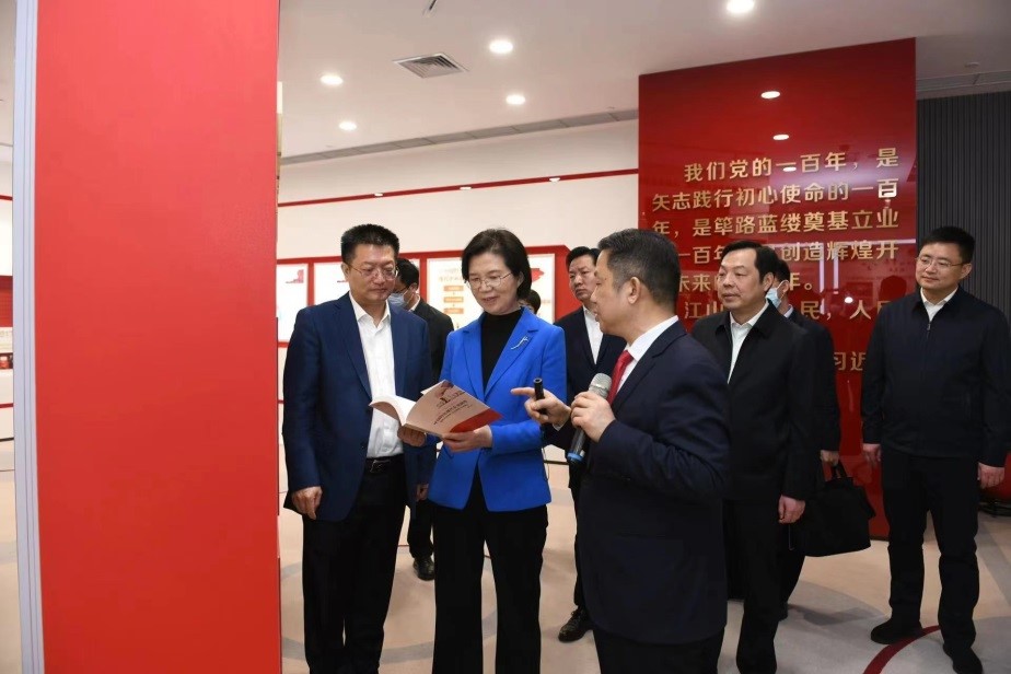 江蘇省委常委、組織部部長沈瑩調(diào)研紅豆2